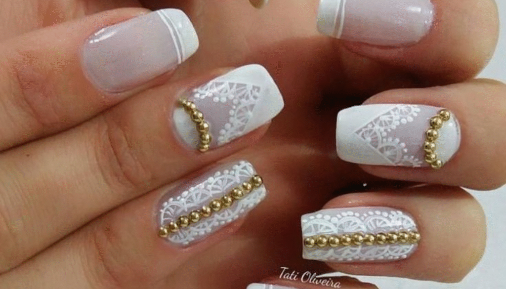 unhas decoradas delicadas para noivas românticas